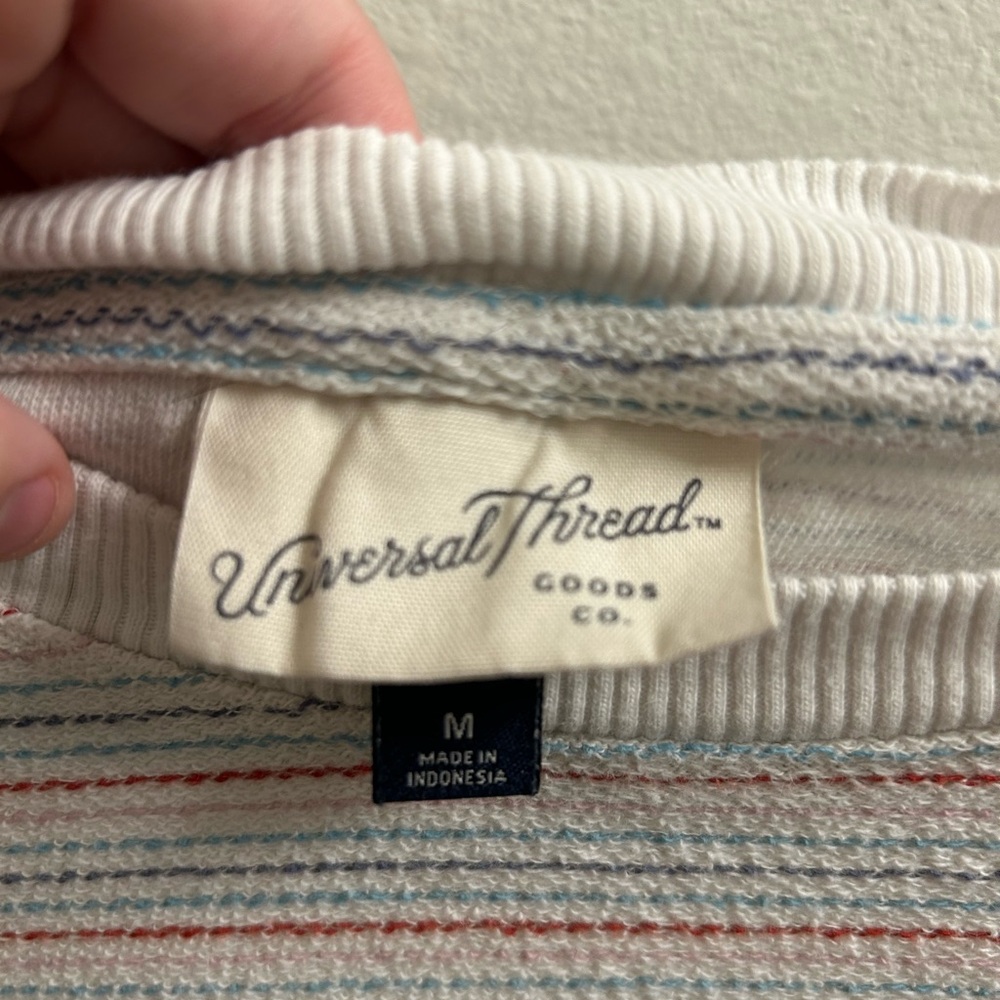 Universal Threads Pullover - Picture 2 of 2